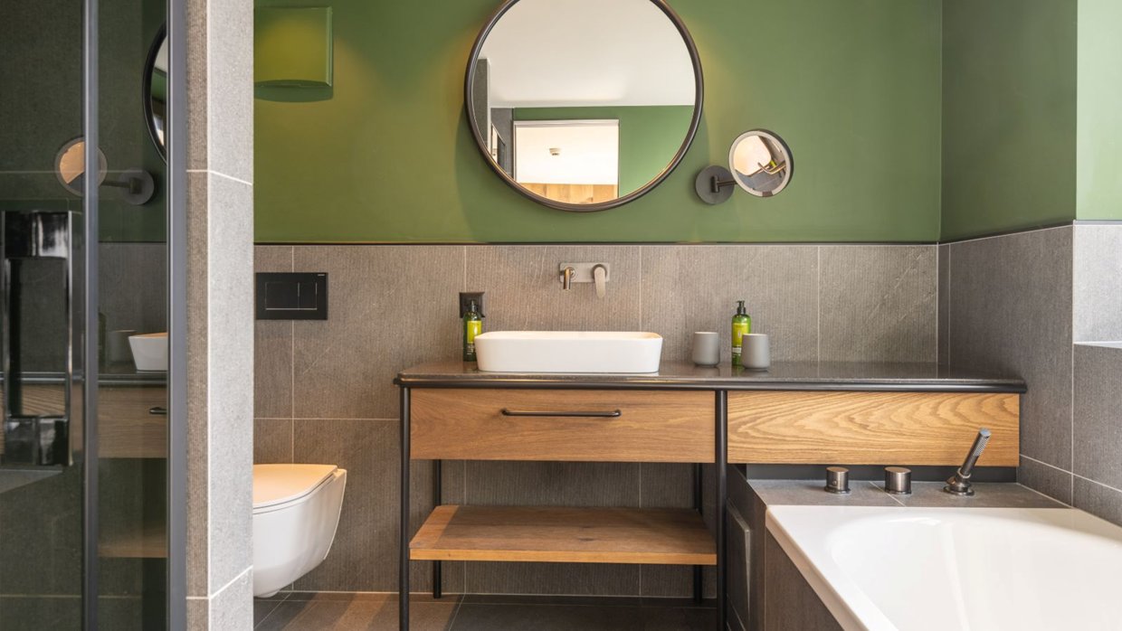 luxury-ski-chalets-zermatt-zermama-oxford-ski-bathroom (1).jpg