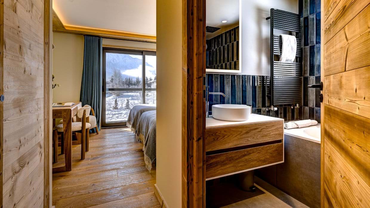 Luxury-Ski-Chalet-Chamonix-Chalet-Josephone-Oxford-Ski-Bathroom.jpg