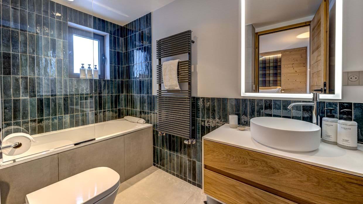 Luxury-Ski-Chalet-Chamonix-Chalet-Josephone-Oxford-Ski-Bathroom2.jpg