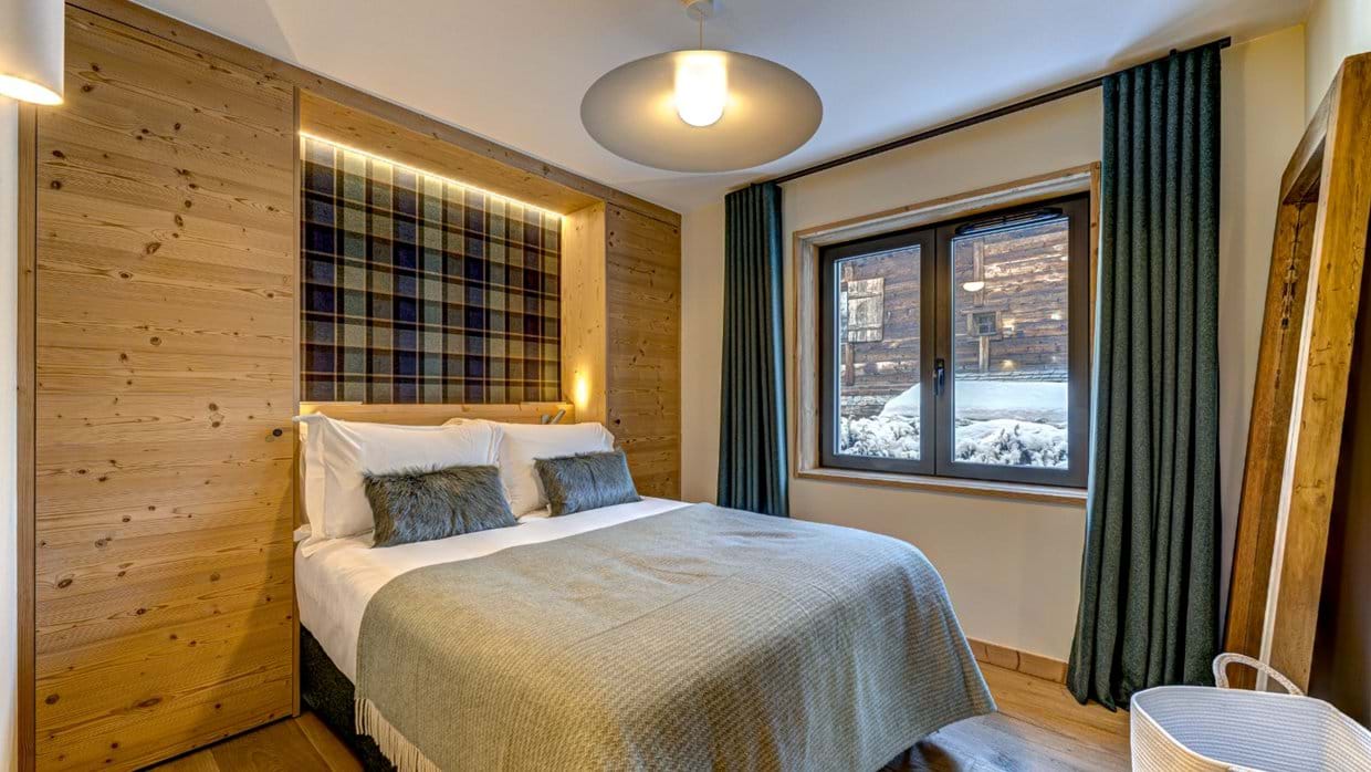 Luxury-Ski-Chalet-Chamonix-Chalet-Josephone-Oxford-Ski-Bedroom (29).jpg