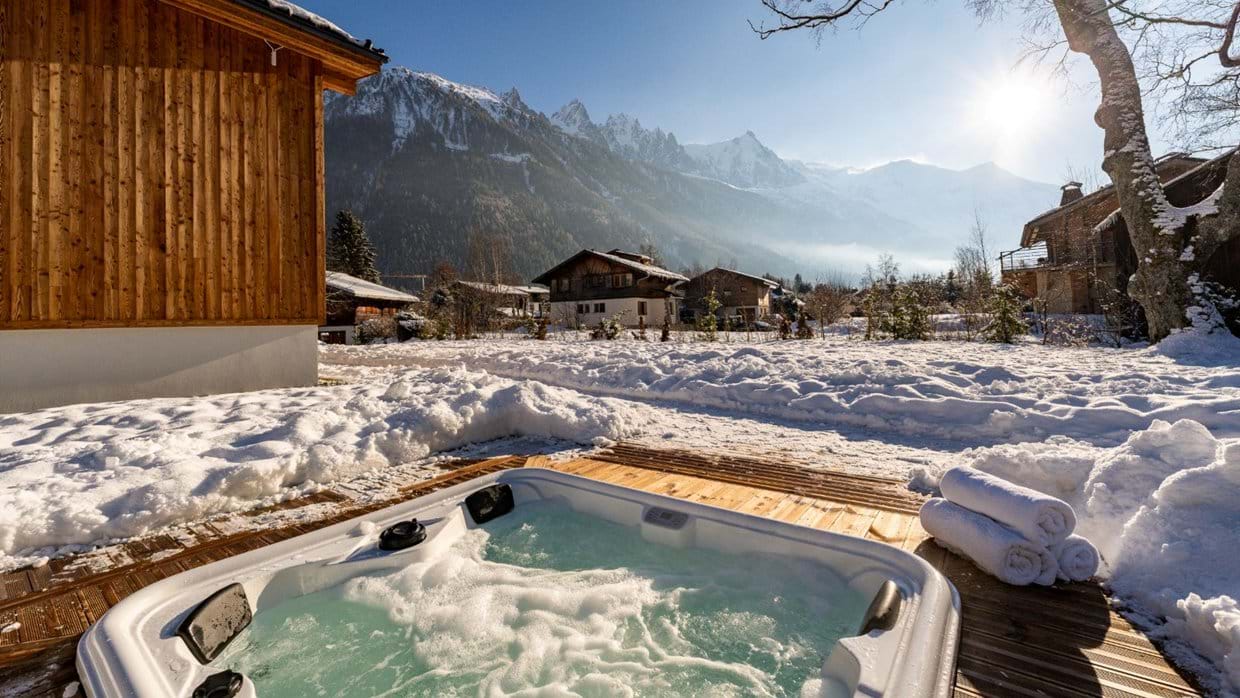 Luxury-Ski-Chalet-Chamonix-Chalet-Josephone-Oxford-Ski-Hot-Tub.jpg