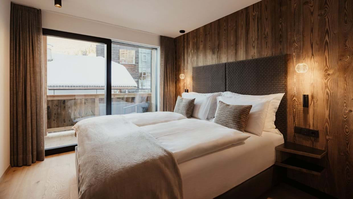 Luxury-Ski-Chalet-Val-Gardena-Chalet-Mile-Oxford-Ski-Bedroom (6).jpg