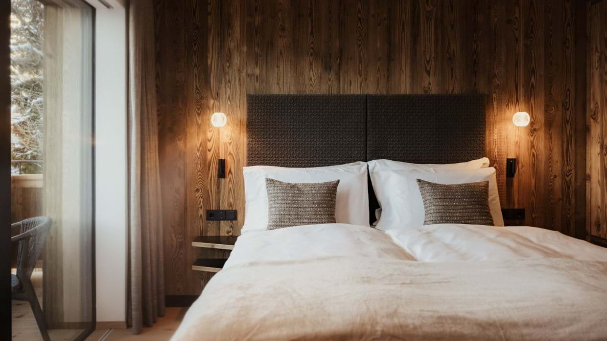 Luxury-Ski-Chalet-Val-Gardena-Chalet-Mile-Oxford-Ski-Bedroom (7).jpg