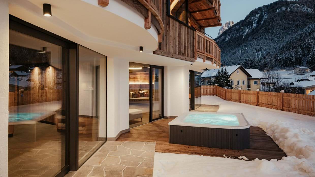 Luxury-Ski-Chalet-Val-Gardena-Chalet-Mile-Oxford-Ski-Hot-Tub-2.jpg