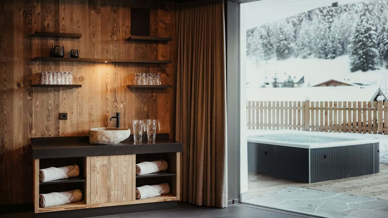 Luxury-Ski-Chalet-Val-Gardena-Chalet-Mile-Oxford-Ski-View-Jacuzzi.jpg
