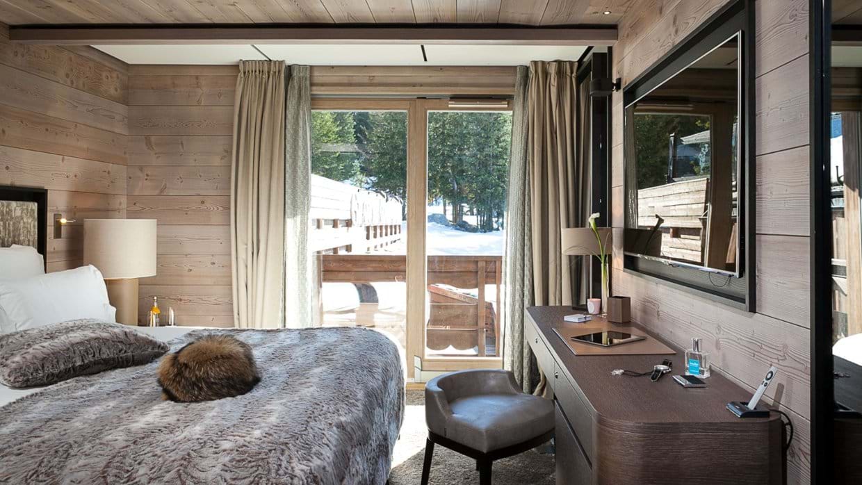 luxury-ski-chalets-courchevel-1850-beryl-apartment-oxford-ski-bedroom (2).jpg