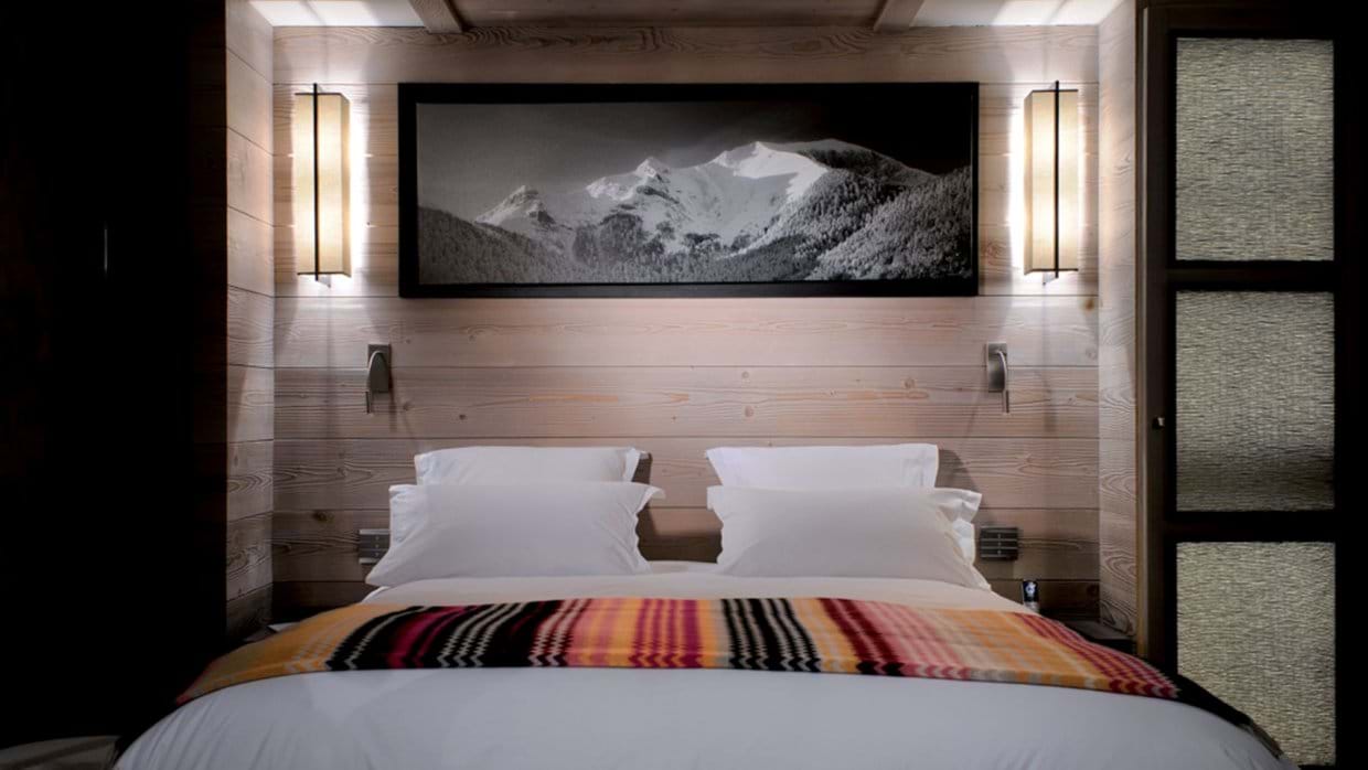 luxury-ski-chalets-courchevel-1850-beryl-apartment-oxford-ski-bedroom (1).jpg