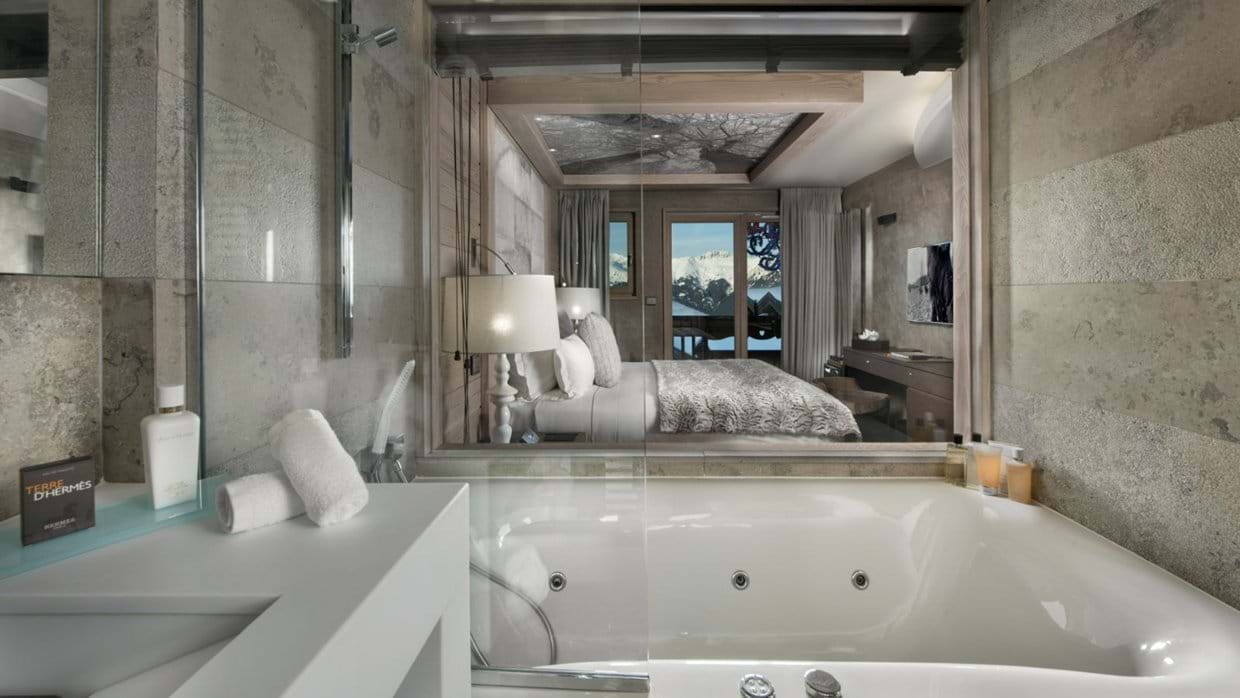 luxury-ski-chalets-courchevel-1850-garnet-apartment-oxford-ski-bathroom (2).jpg