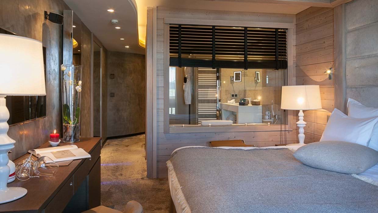 luxury-ski-chalets-courchevel-1850-garnet-apartment-oxford-ski-bedroom (2).jpg