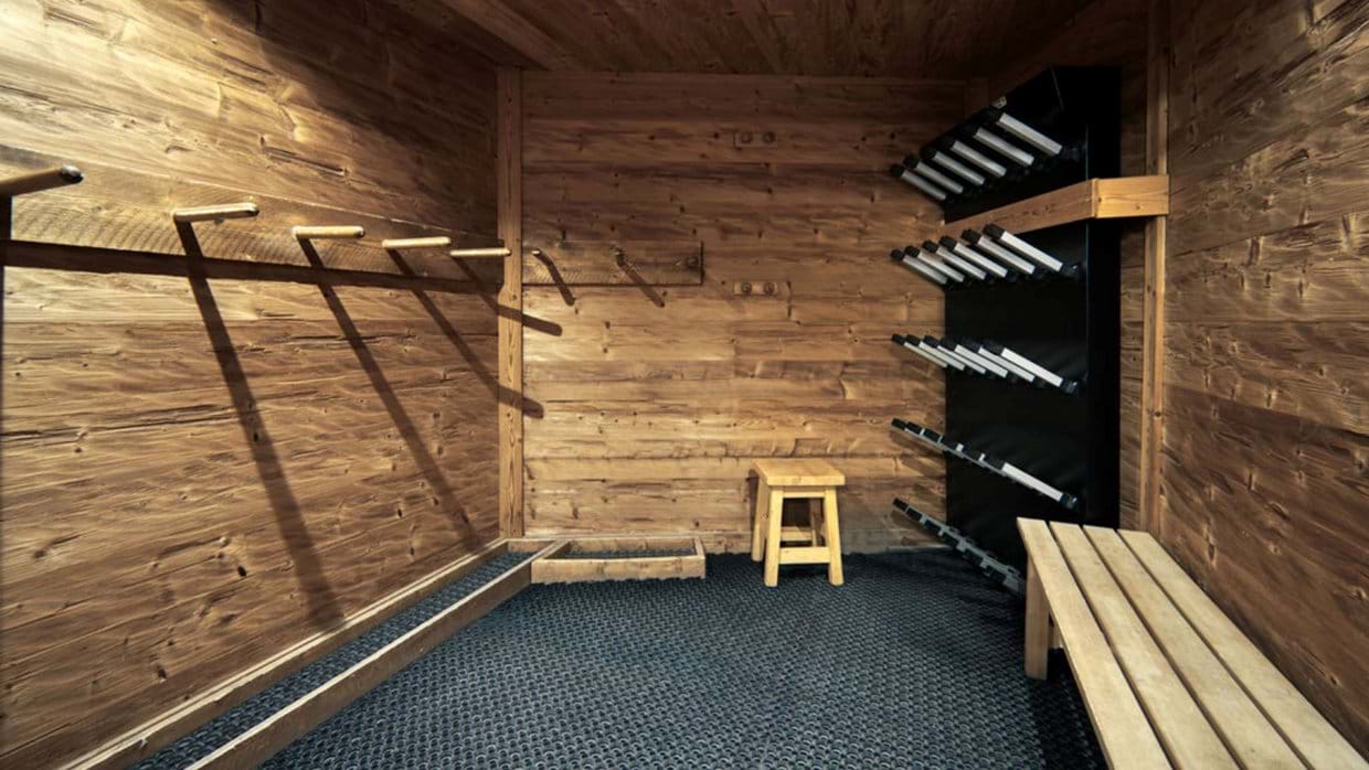 Luxury-Ski-Chalet-Val-d-Isere-Chalet-Sarire-Oxford-Ski-Ski-Room.jpg