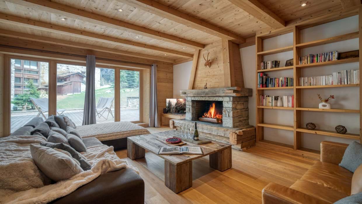 Luxury-Ski-Chalet-Val-d-Isere-Chalet-Sarire-Oxford-Ski-Lounge.jpg