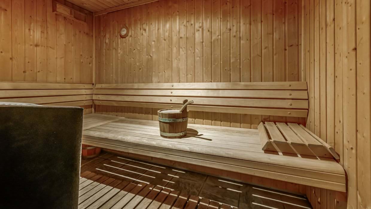 luxury-ski-chalets-courchevel-chalet-st-christophe-oxford-ski-sauna.jpg