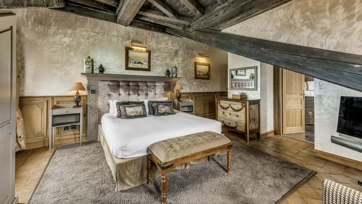 luxury-ski-chalets-courchevel-chalet-st-christophe-oxford-ski-bedroom2.jpg