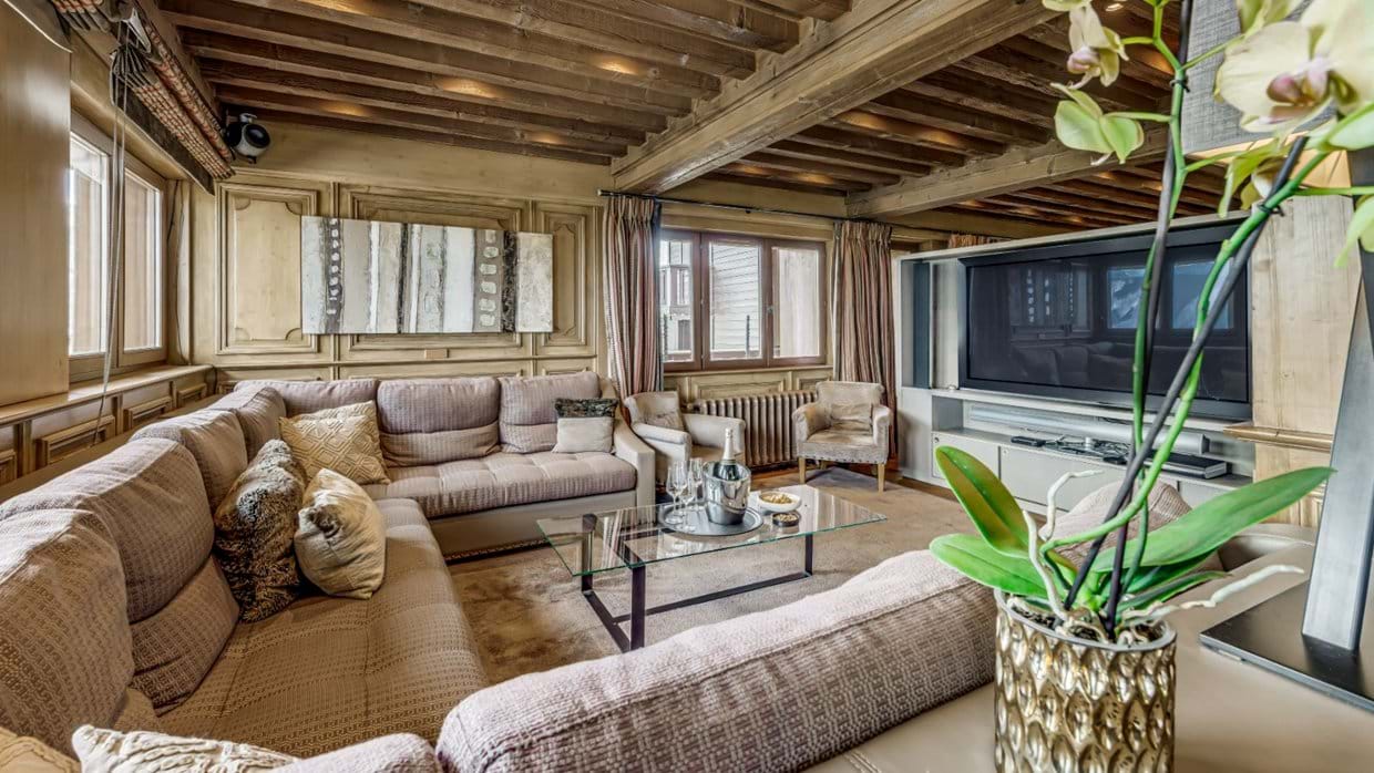 luxury-ski-chalets-courchevel-chalet-st-christophe-oxford-ski-living-room (1).jpg