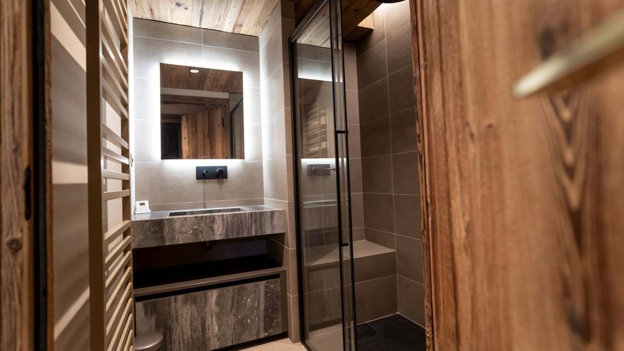 Luxury-Ski-Chalet-Meribel-Chalet-Portillo-Oxford-Ski-Bathroom2.jpg