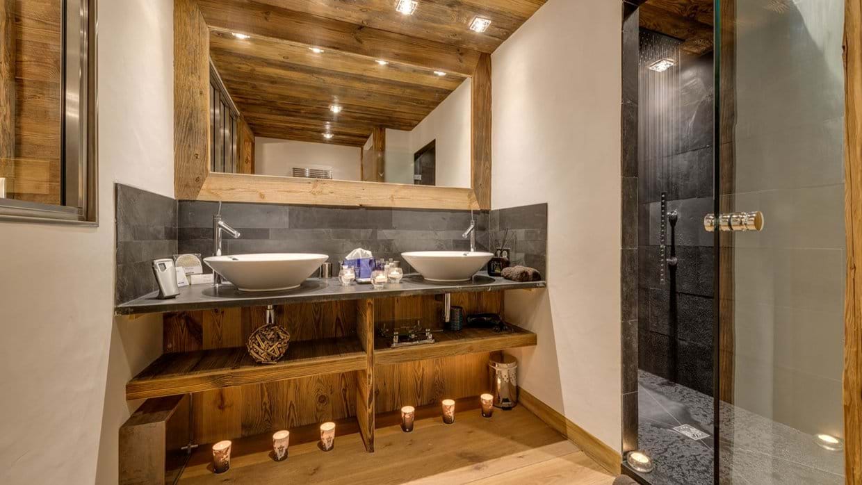 luxury-ski-chalets-val-disere-chalet-lhotse-oxford-ski-bathroom-2.jpg