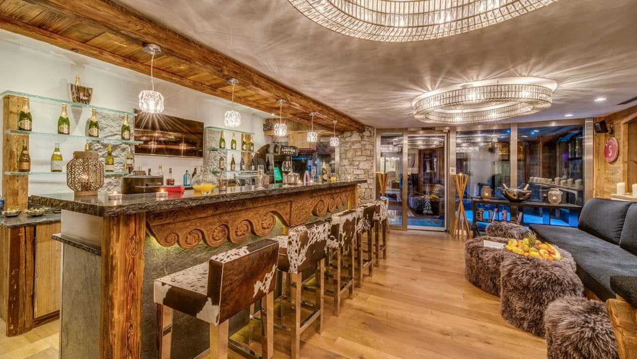 luxury-ski-chalets-val-disere-chalet-lhotse-oxford-ski-bar.jpg