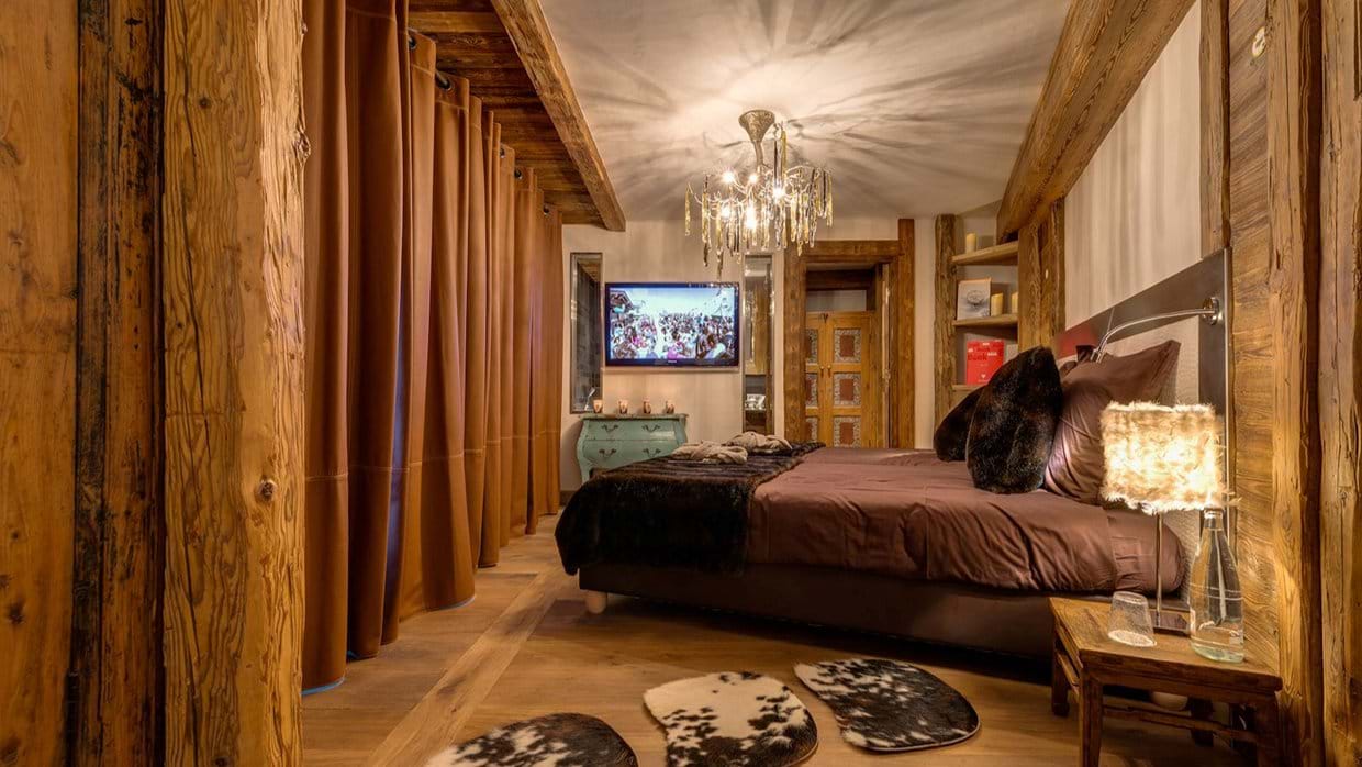 luxury-ski-chalets-val-disere-chalet-lhotse-oxford-ski-bedroom-4.jpg