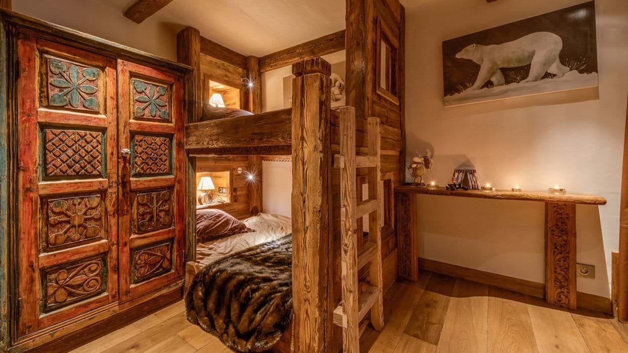 luxury-ski-chalets-val-disere-chalet-lhotse-oxford-ski-bunk-room.jpg