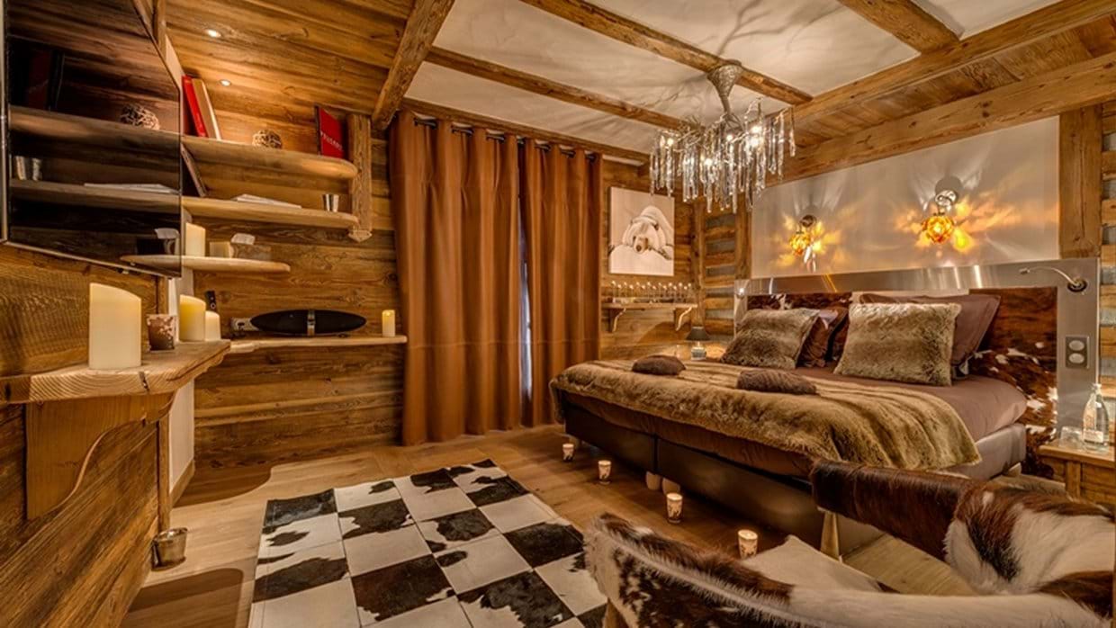 luxury-ski-chalets-val-disere-chalet-lhotse-oxford-ski-master-bedroom (2).jpg