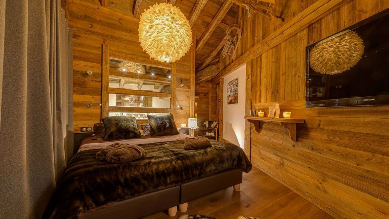 luxury-ski-chalets-val-disere-chalet-lhotse-oxford-ski-bedroom-6.jpg