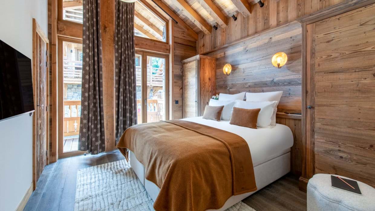 Luxury-Ski-Chalet-Meribl-Chalet-Caribou-Oxford-Ski-Bedroom (11).jpg