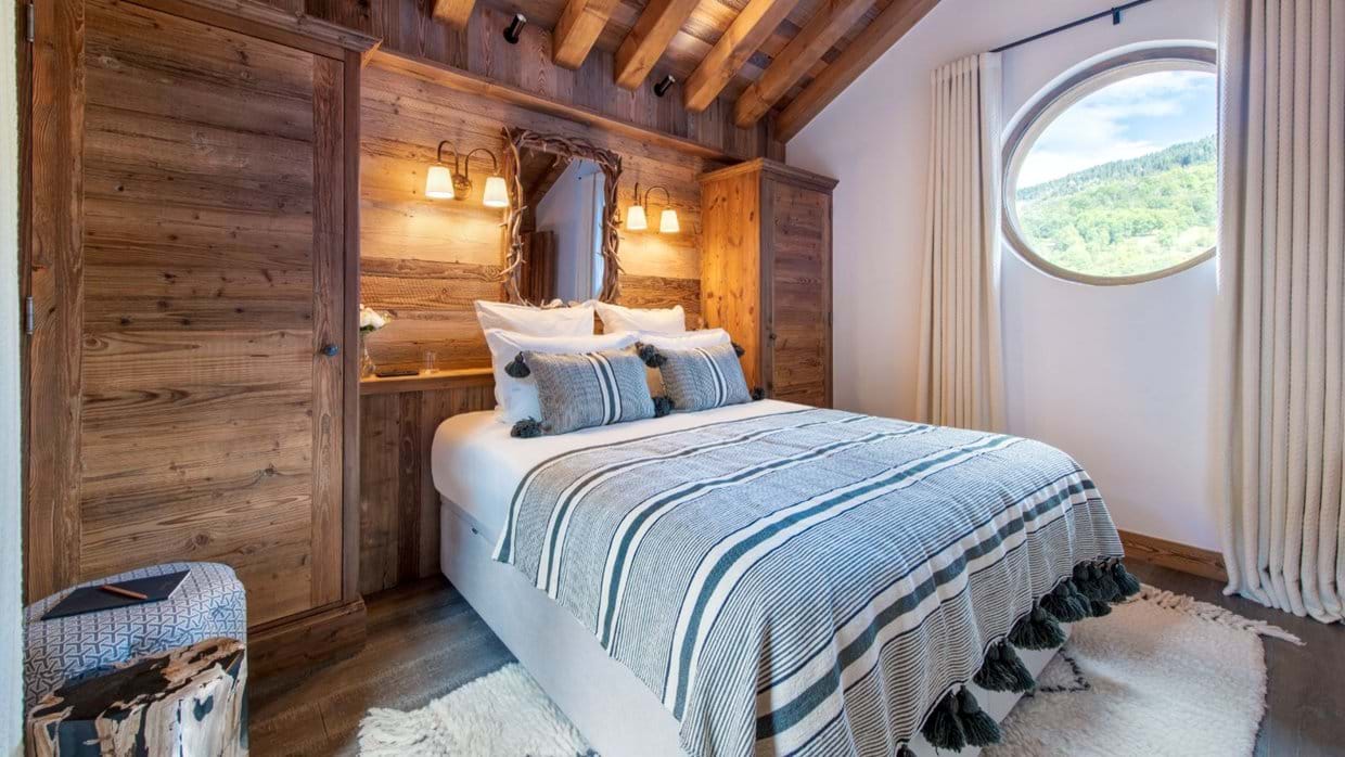 Luxury-Ski-Chalet-Meribl-Chalet-Caribou-Oxford-Ski-Bedroom (15).jpg