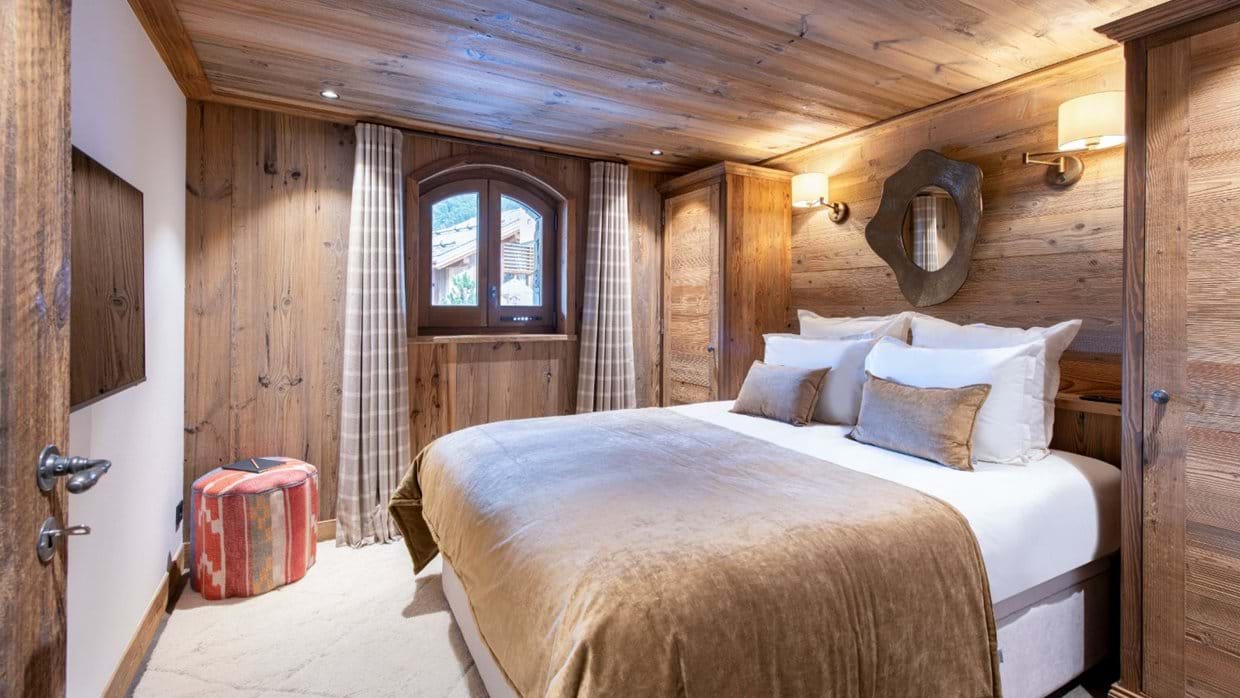 Luxury-Ski-Chalet-Meribl-Chalet-Caribou-Oxford-Ski-Bedroom (18).jpg