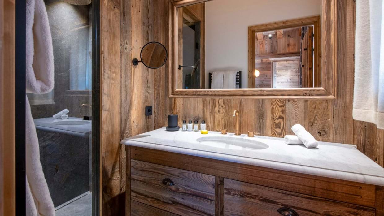 Luxury-Ski-Chalet-Meribl-Chalet-Caribou-Oxford-Ski-Bathroom2.jpg