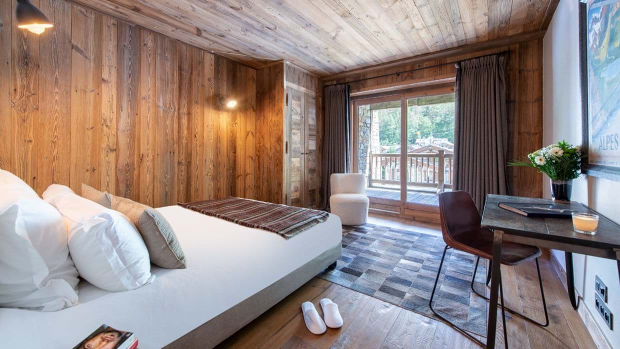 Luxury-Ski-Chalet-Val-D-Isere-Chalet-Lashca-Oxford-Ski-Bedroom (18).jpg