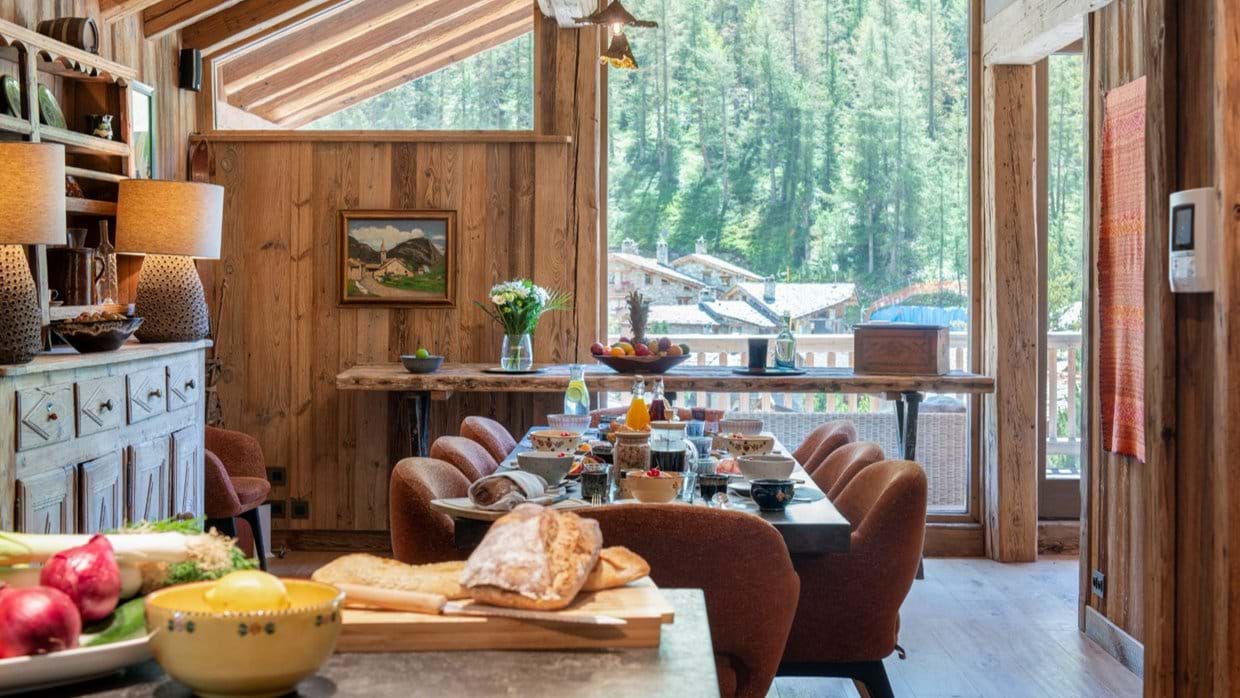 Luxury-Ski-Chalet-Val-D-Isere-Chalet-Lashca-Oxford-Ski-Dining2.jpg