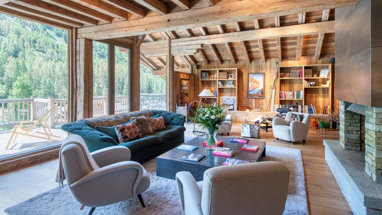 Luxury-Ski-Chalet-Val-D-Isere-Chalet-Lashca-Oxford-Ski-Lounge.jpg