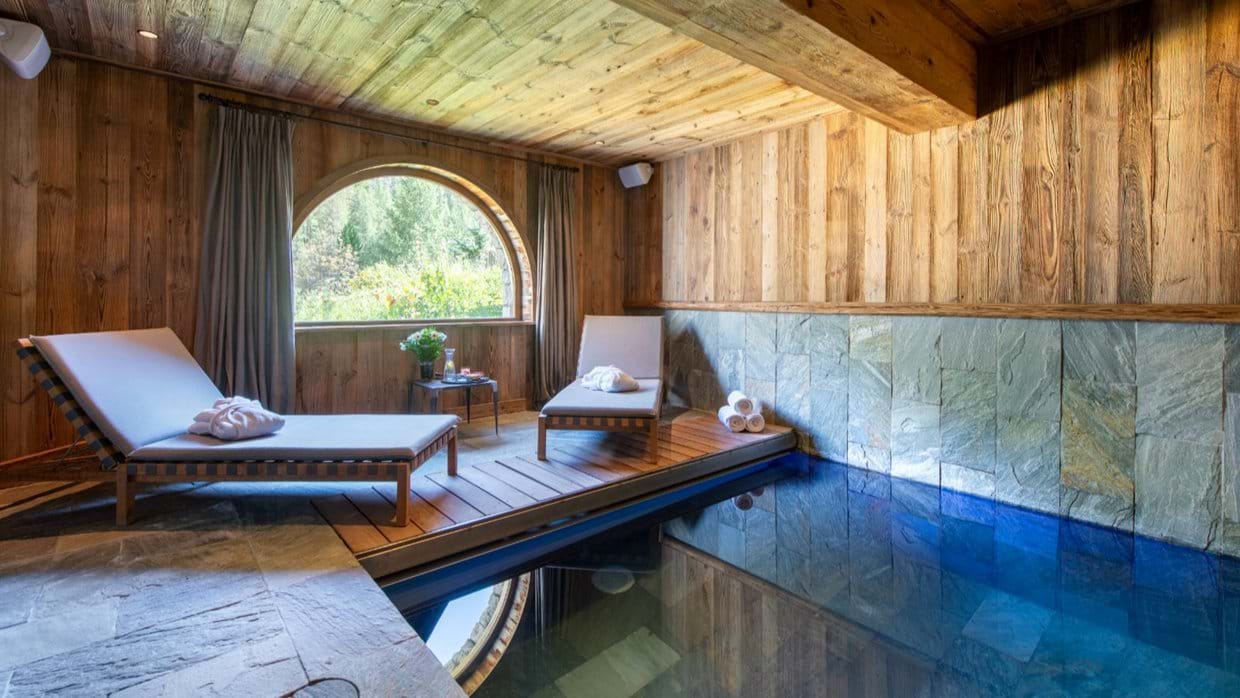 Luxury-Ski-Chalet-Val-D-Isere-Chalet-Lashca-Oxford-Ski-Pool.jpg