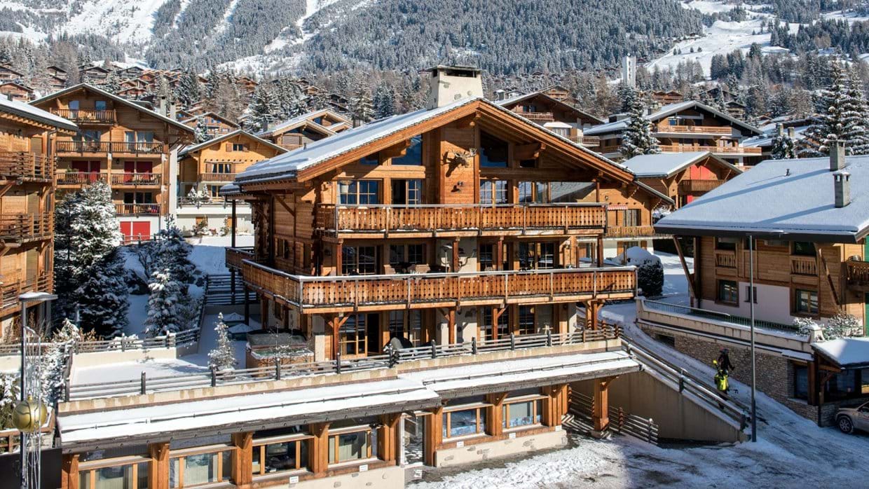 Penthouse Treize Etoiles & Silver from the outside.jpg