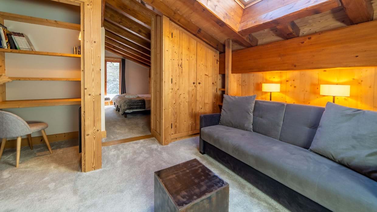luxury-ski-chalets-meribel-ferme-de-mon-grand-pere-oxford-ski-bedroom7 (4).jpg