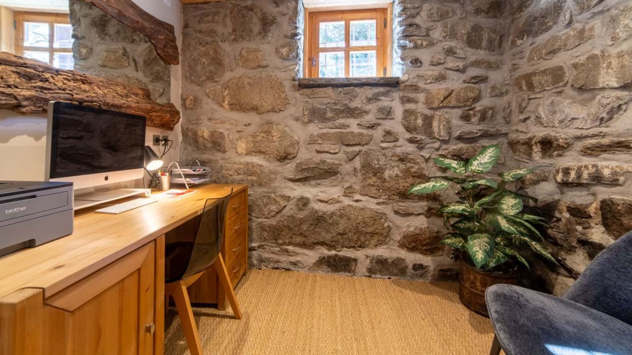 luxury-ski-chalets-meribel-ferme-de-mon-grand-pere-oxford-ski-office.jpg