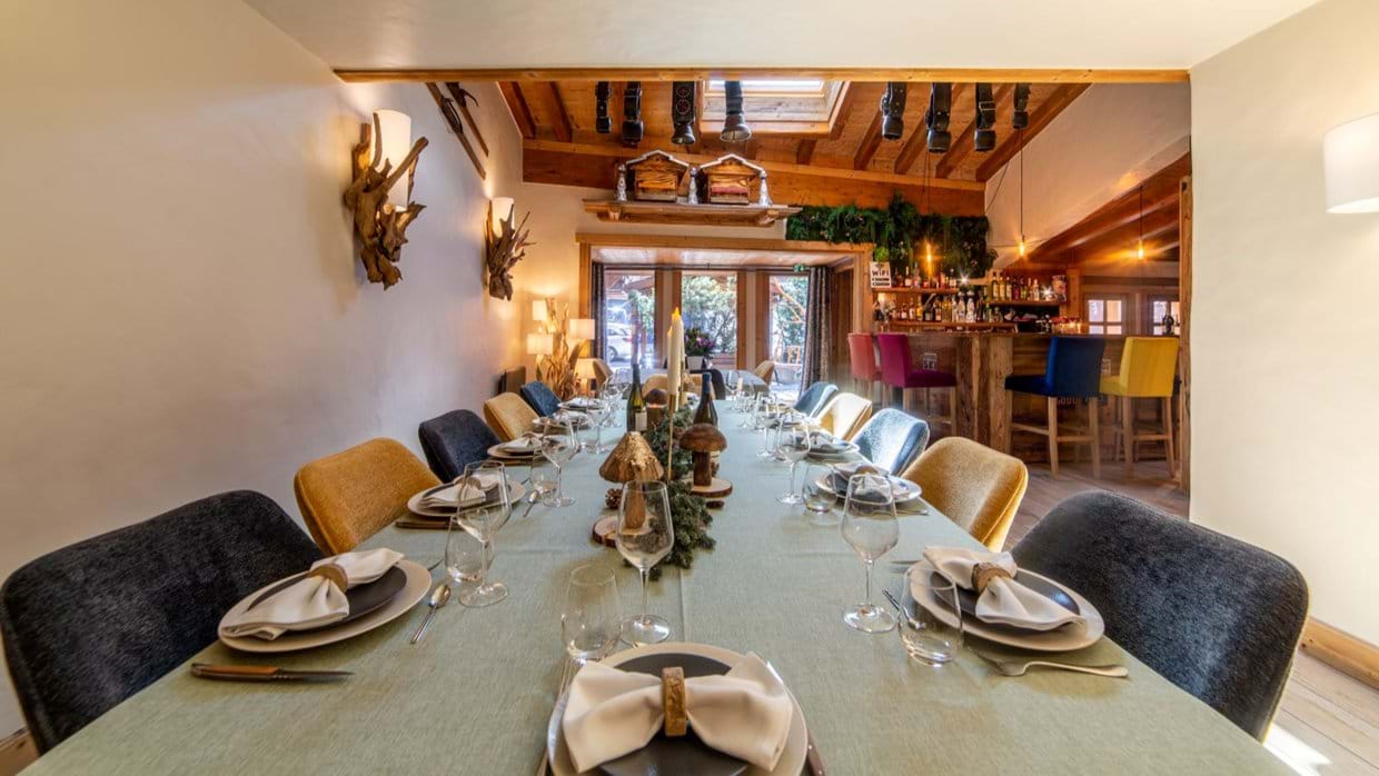 luxury-ski-chalets-meribel-ferme-de-mon-grand-pere-oxford-ski-dining (1).jpg